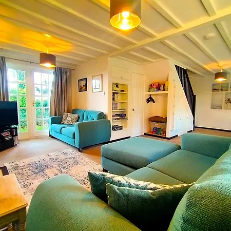 Tudor - A Family & Dog Favourite Holiday home Hayle